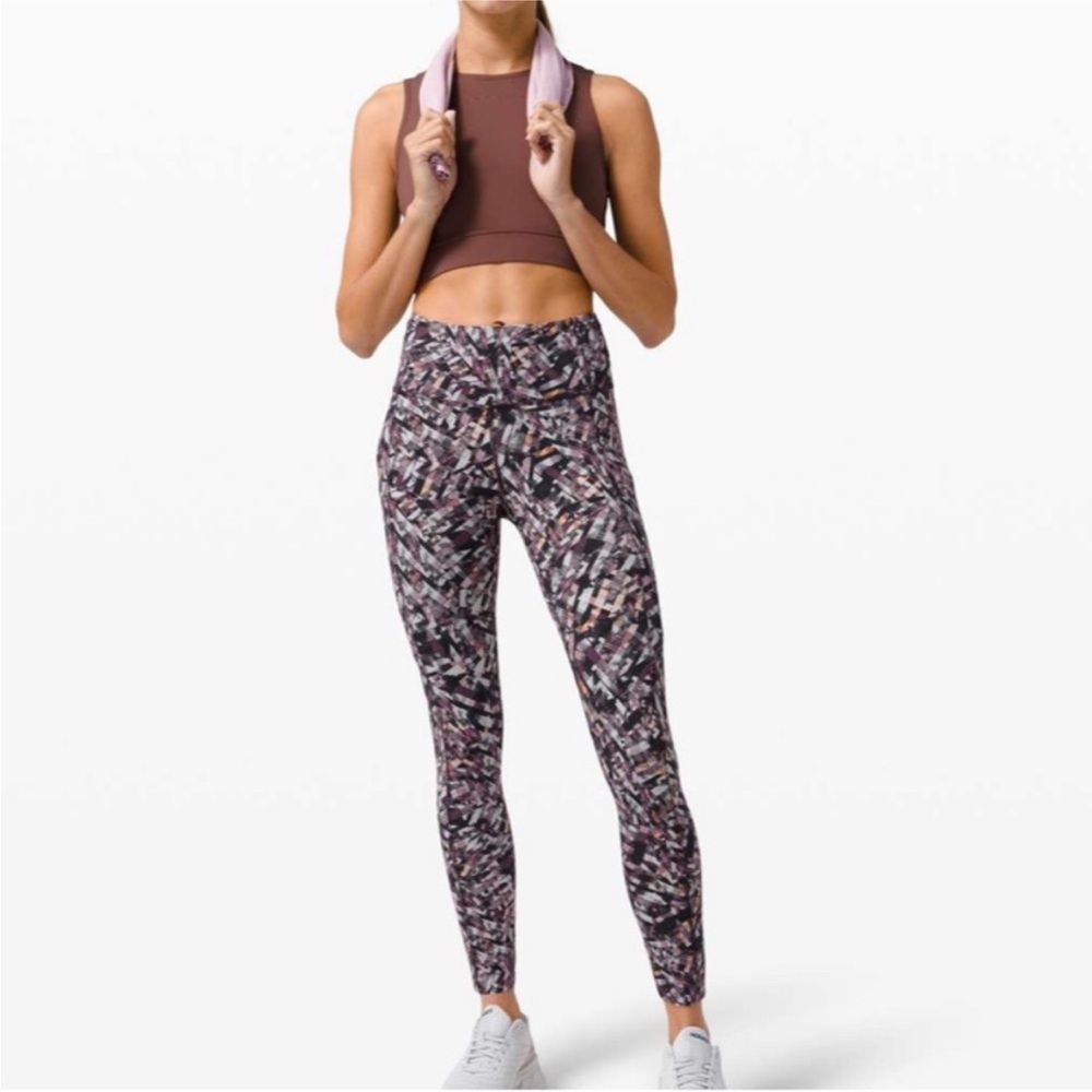 Lululemon Fast and Free Tight 25" *Nulux
Kaleidoscopic Pink Multi 6